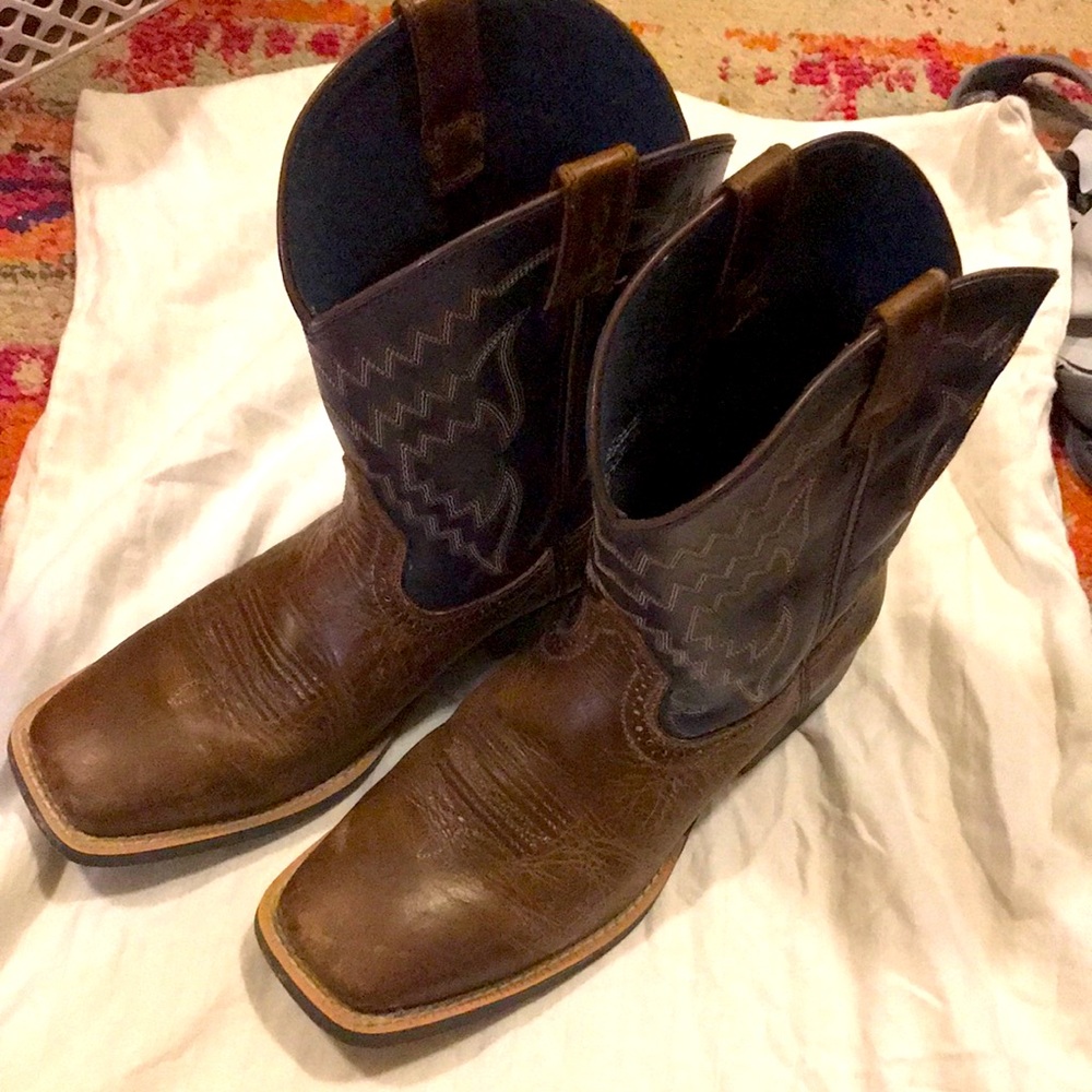 Ariat wiggle room cowboy boots